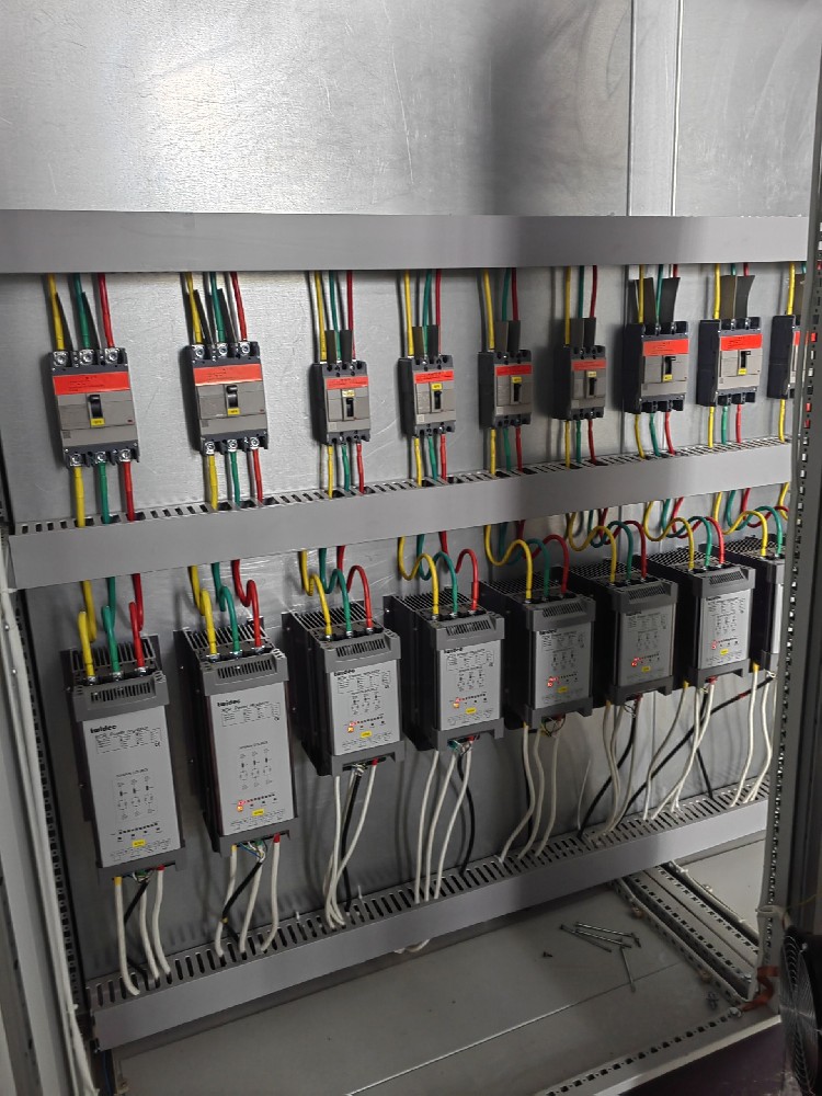 电力调解器负载电压加不上去是什么原因？？