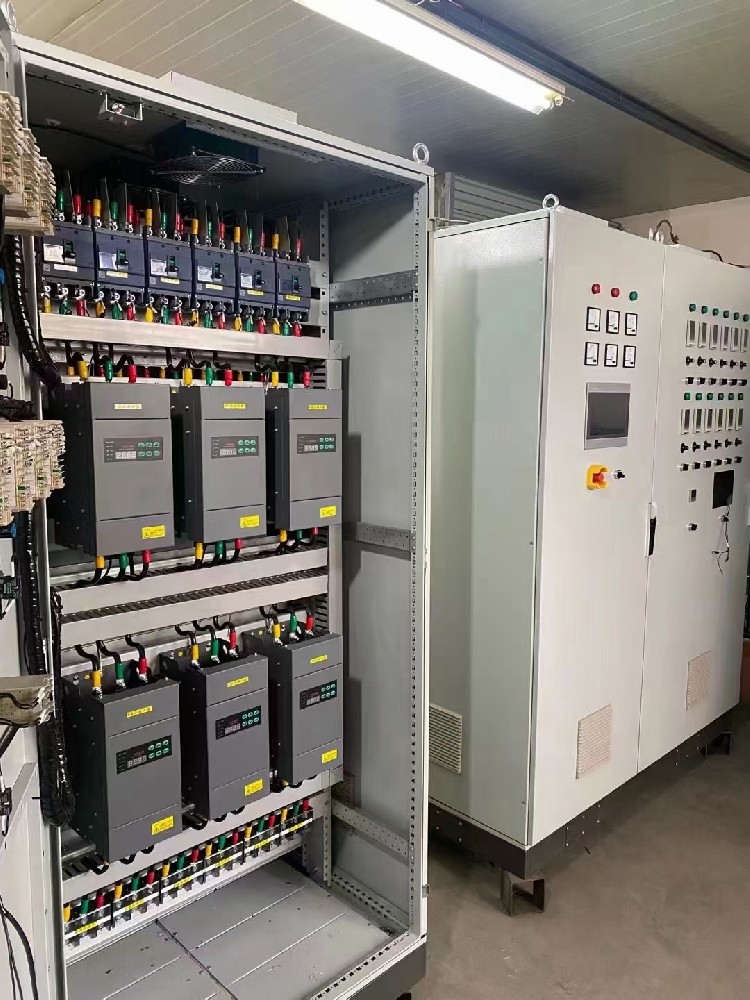 当需要对电力调解器举行参数修改时，怎样操作能阻止对正在运行的系统造成攻击？？