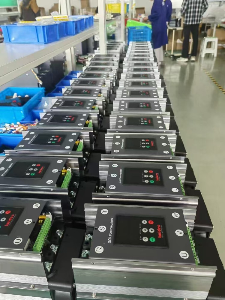 随着物联网装备的普及，，，电力调解器怎样与其他物联网装备实现无缝通讯和协同事情？？