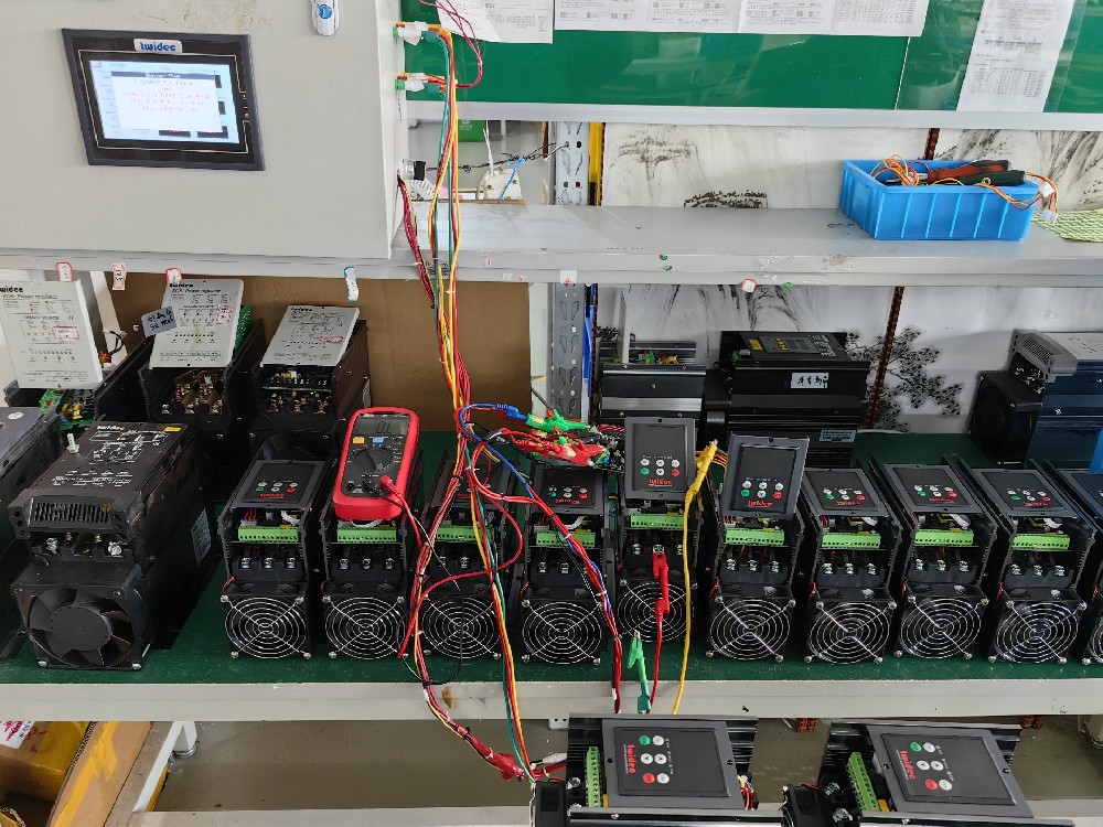 当电力调解器需要频仍切换事情模式时，，，响应时间过长影响生产效率，，，怎样优化设置来加速切换速率？？？