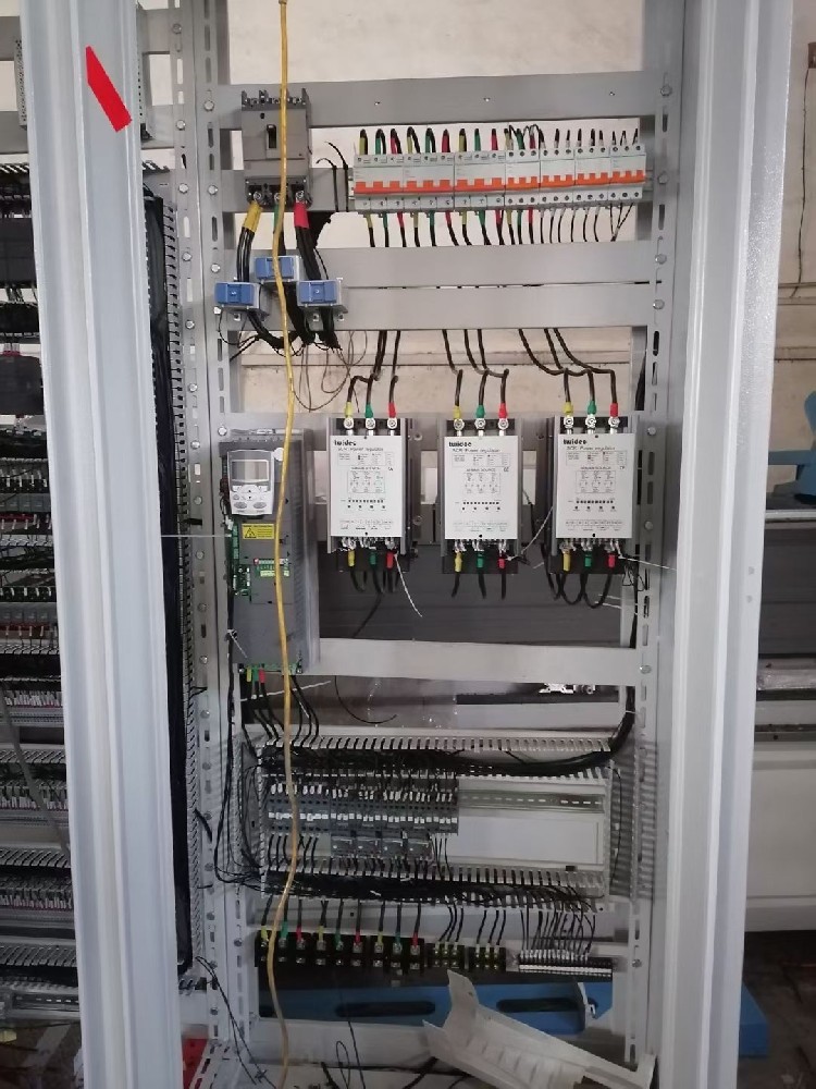 夏日高温高湿情形下，，，电力调解器运行不稳固，，，经常泛起死机征象，，，该怎样应对？