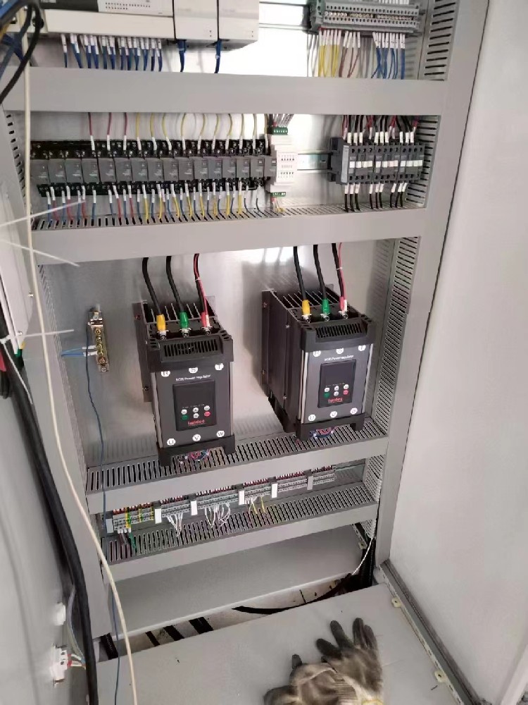 电力调解器在运行中误触紧迫阻止按钮，，，恢复正常运行需要举行哪些操作和检查？？？